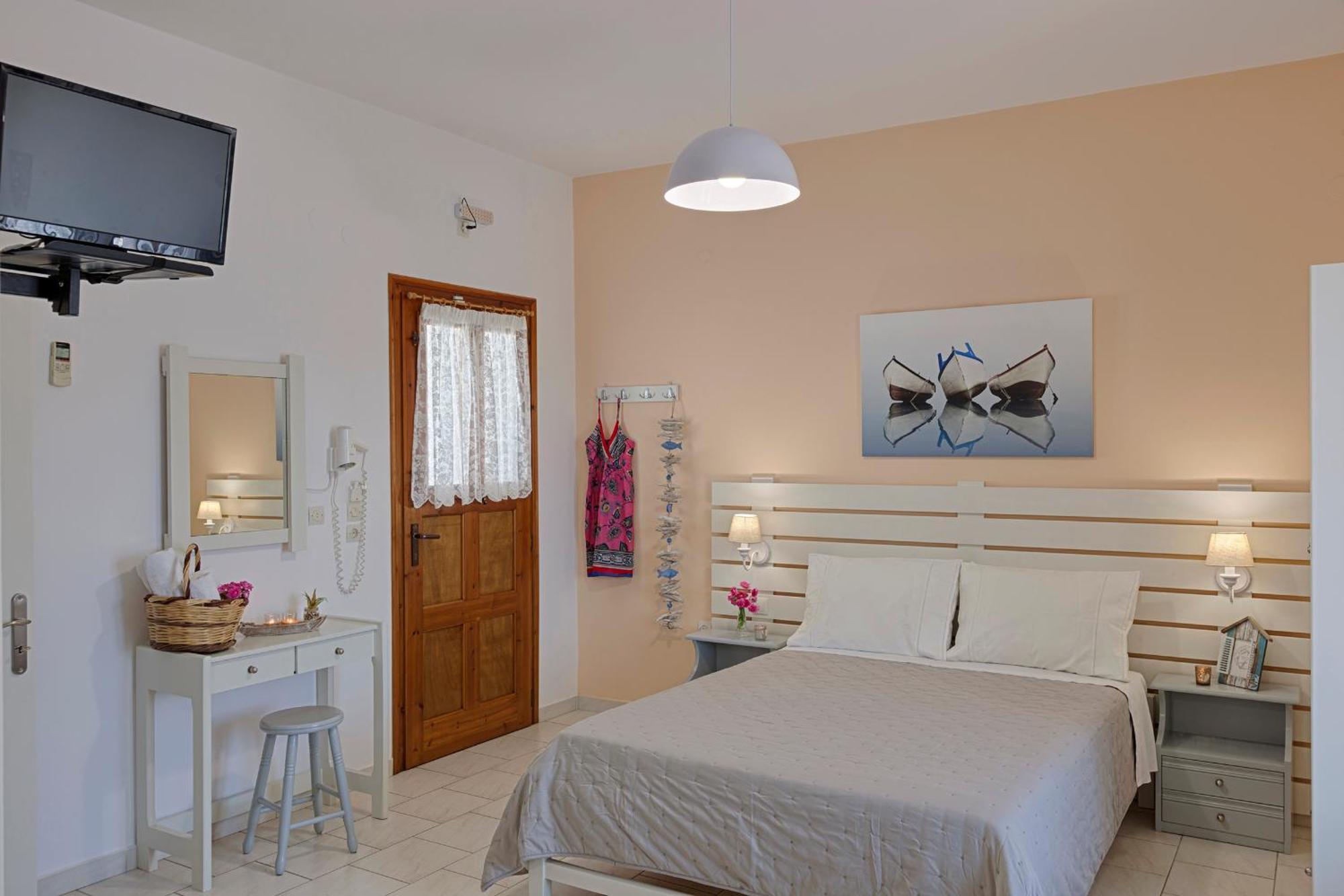 Letta'S Apartments Фінікас Екстер'єр фото