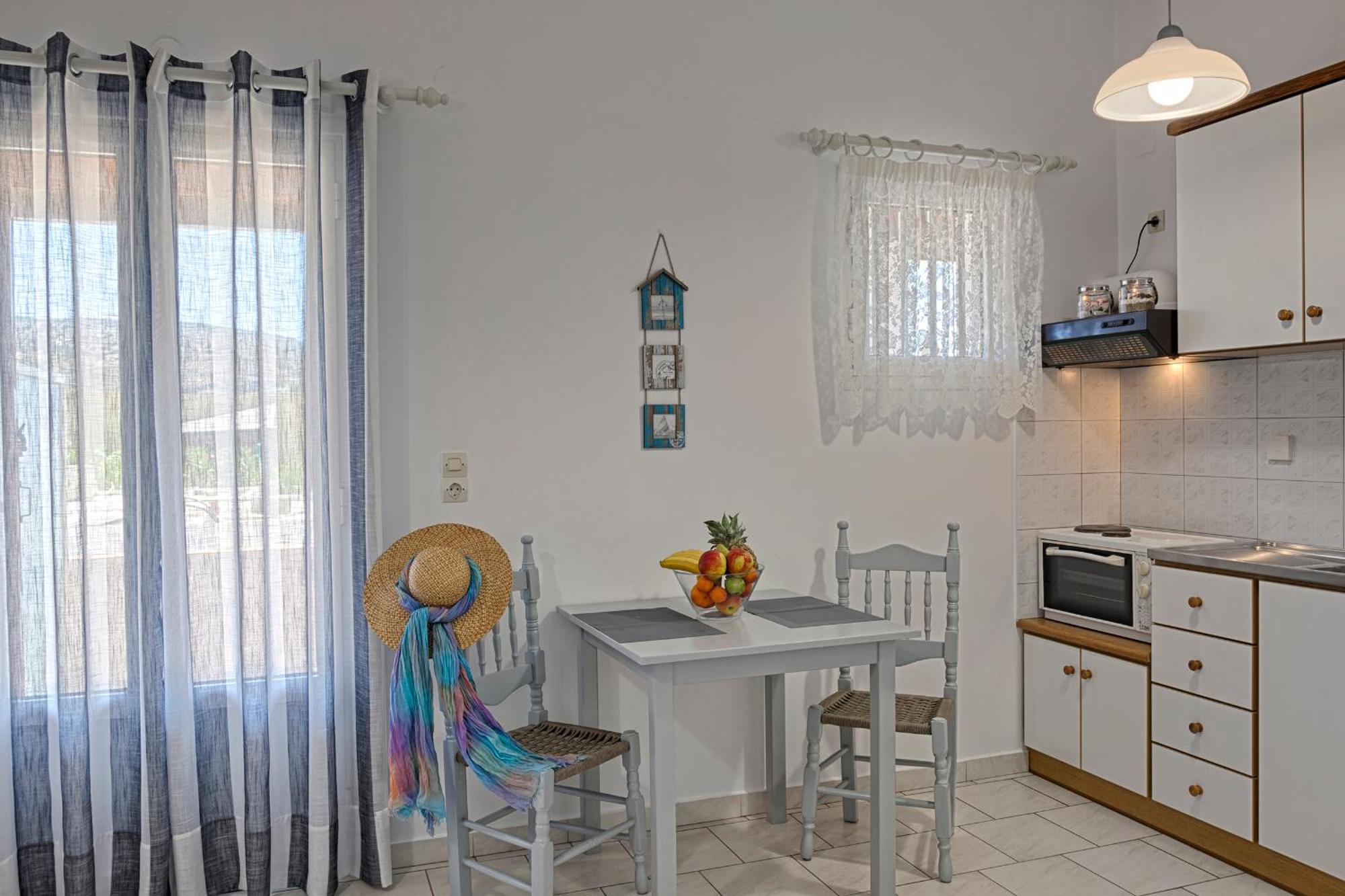 Letta'S Apartments Фінікас Екстер'єр фото