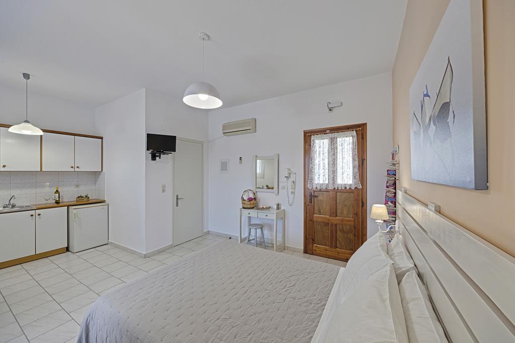 Letta'S Apartments Фінікас Екстер'єр фото