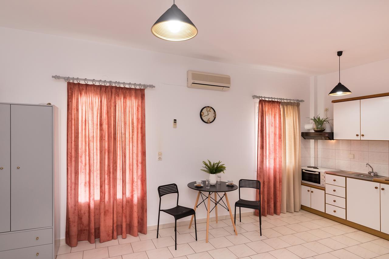 Letta'S Apartments Фінікас Екстер'єр фото